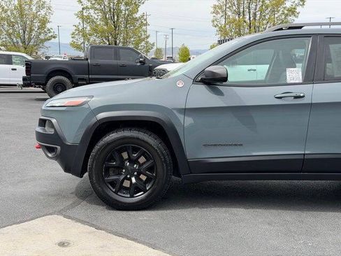 Used 2015 Jeep Cherokee Trailhawk w/ Leather Interior Group AWD/4WD image 7