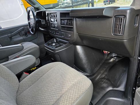 Used 2023 GMC Savana 3500 Extended w/ Driver Convenience Package image 22