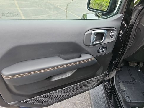 Used 2023 Jeep Gladiator Overland AWD/4WD image 20