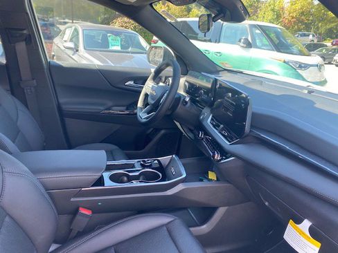 New 2026 Chevrolet Equinox LT w/ Convenience Package II image 11