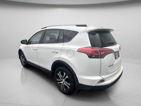Used 2018 Toyota RAV4 LE w/ All Weather Liner Package FWD image 8
