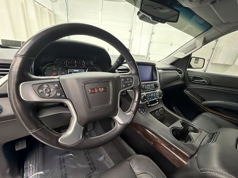 Used 2020 GMC Yukon XL SLT w/ Open Road Package AWD/4WD image 11