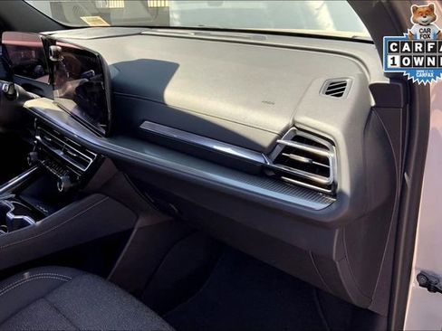 Used 2024 Chevrolet Traverse LT image 16