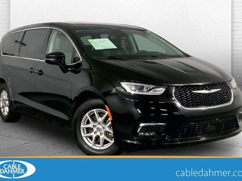 Used 2024 Chrysler Pacifica Touring-L FWD image 1