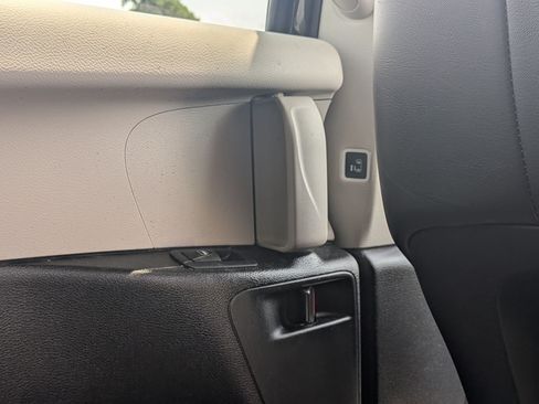 Used 2023 Chrysler Pacifica Touring-L FWD image 22