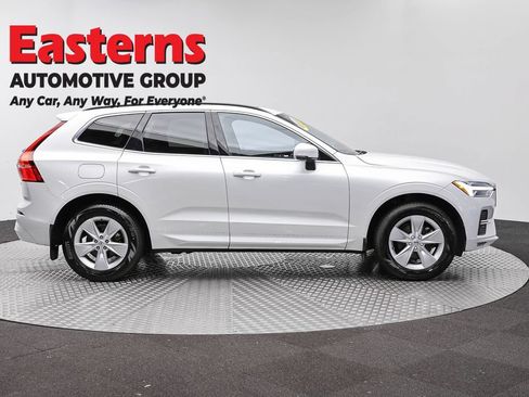 Used 2022 Volvo XC60 B5 Momentum AWD/4WD image 4