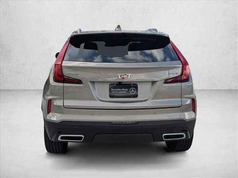 Used 2025 Cadillac XT4 Premium Luxury image 7