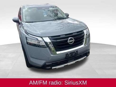 Used 2024 Nissan Pathfinder Platinum FWD image 5