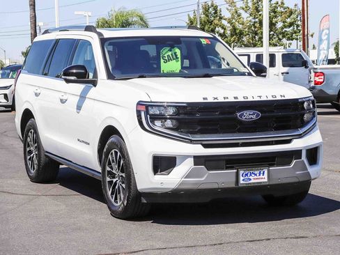 Certified 2025 Ford Expedition Platinum AWD/4WD image 3