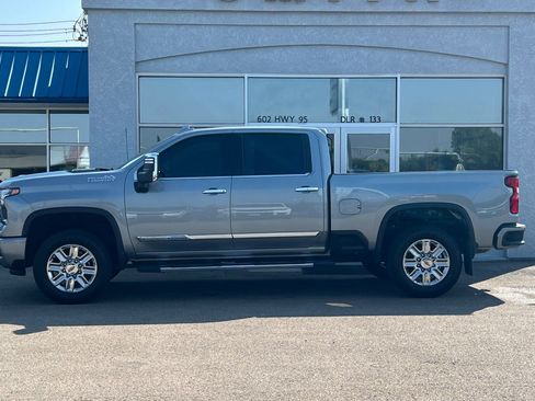 Used 2024 Chevrolet Silverado 2500 High Country w/ Technology Package image 8