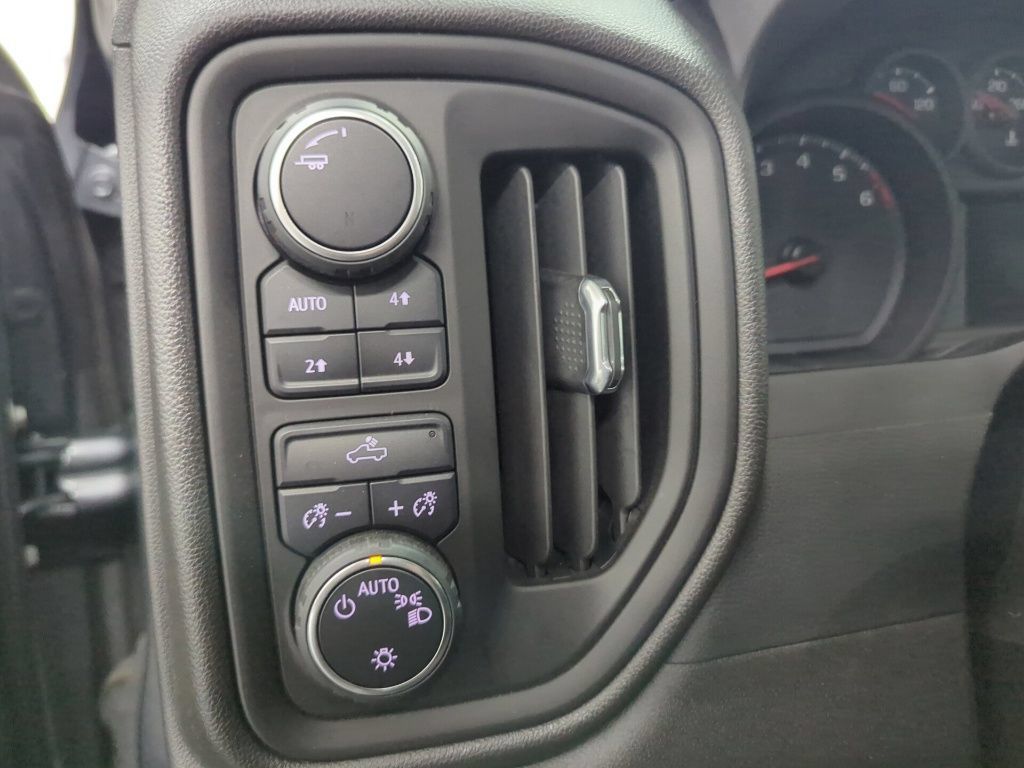 Used 2022 Chevrolet Silverado 1500 Custom Trail Boss AWD/4WD image 11