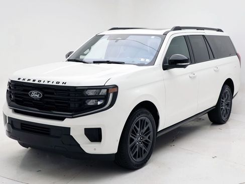 Used 2025 Ford Expedition Max Platinum w/ Stealth Performance Package AWD/4WD image 2