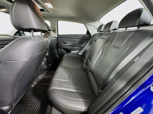Used 2025 Hyundai Elantra Limited FWD image 4