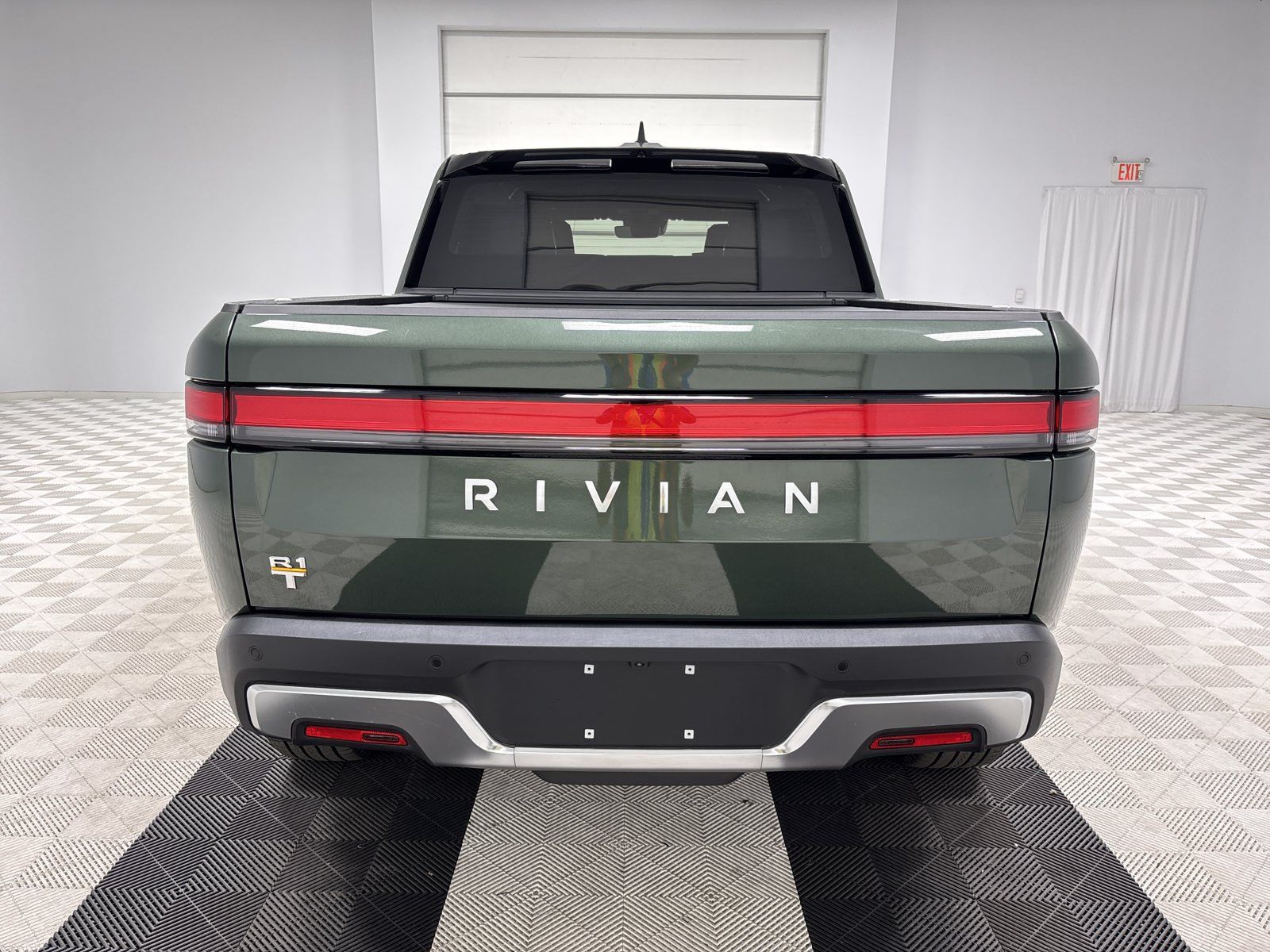 Used 2024 Rivian R1T Adventure Dual AWD/4WD image 4