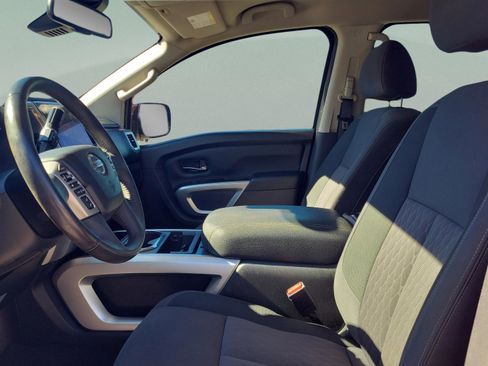 Used 2021 Nissan Titan SV w/ SV Convenience Package image 22