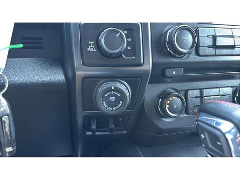 Used 2018 Ford F150 XLT w/ Equipment Group 302A Luxury AWD/4WD image 16