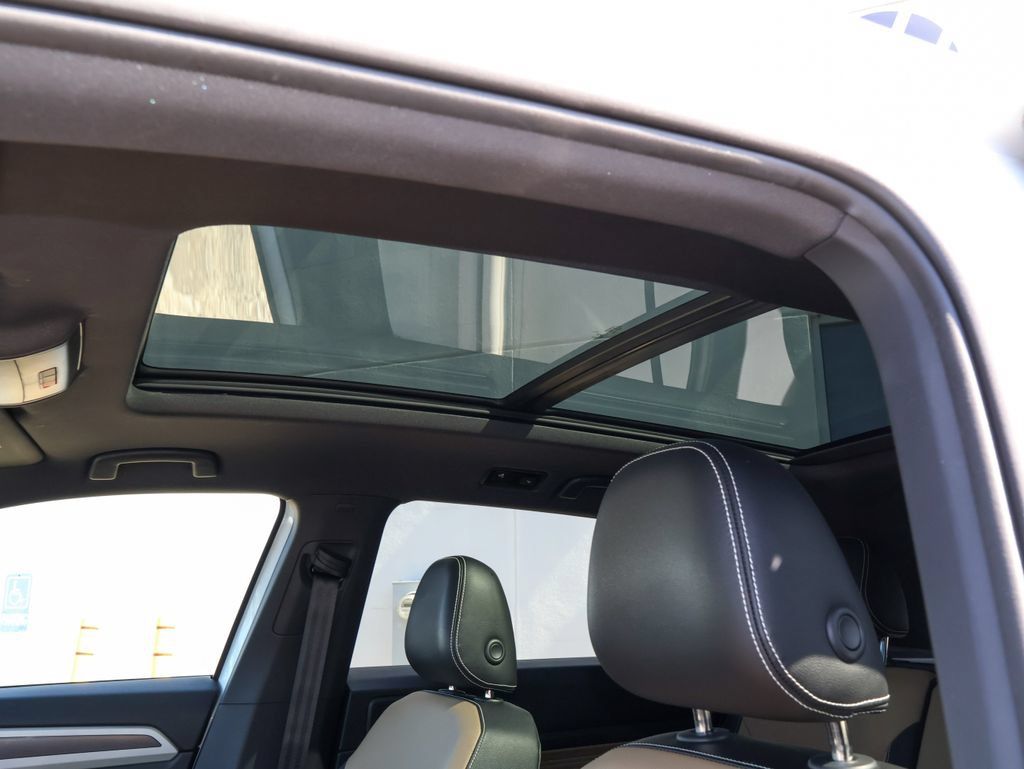 Used 2023 Volkswagen Atlas Cross Sport SE w/ Panoramic Sunroof Package FWD image 13