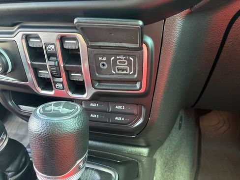Used 2022 Jeep Wrangler Unlimited Sport AWD/4WD image 19