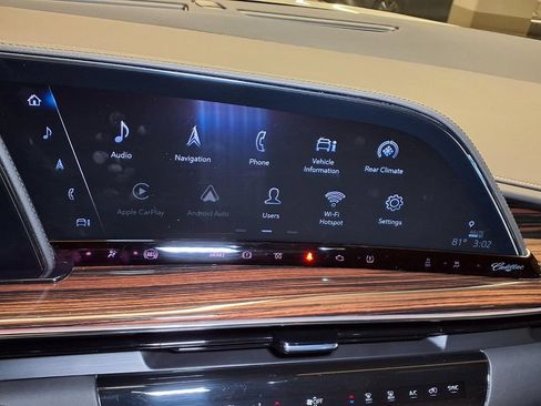 Certified 2024 Cadillac Escalade Premium Luxury AWD/4WD image 4