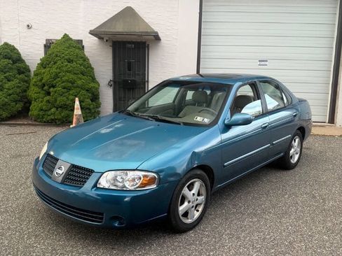 Used 2004 Nissan Sentra S w/ Sunroof Pkg FWD image 2