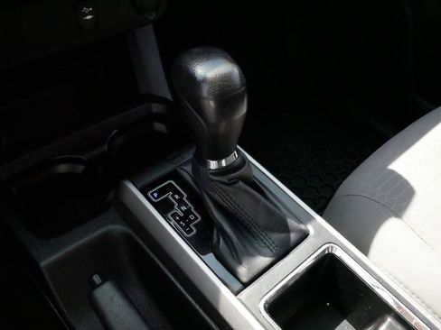 Used 2016 Toyota Tacoma SR5 AWD/4WD image 24