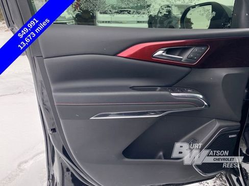 Used 2025 Chevrolet Traverse RS image 14