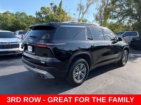 Used 2025 Chevrolet Traverse LT FWD image 6