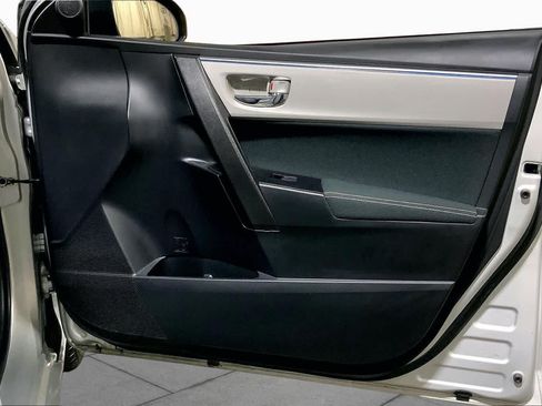 Used 2016 Toyota Corolla LE FWD image 23