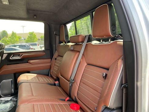 Used 2024 GMC Sierra 2500 Denali Ultimate AWD/4WD image 12