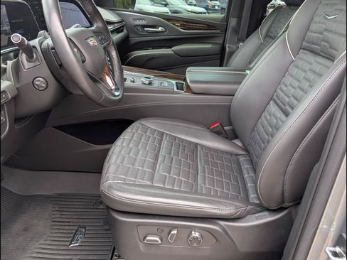Used 2023 Cadillac Escalade ESV Sport Platinum w/ LPO, ONYX Package AWD/4WD image 14