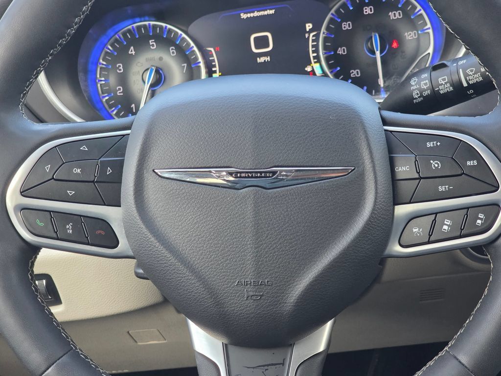Used 2024 Chrysler Pacifica Touring-L FWD image 15