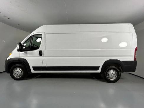 Used 2024 RAM ProMaster 2500 w/ Convenience Group FWD image 4