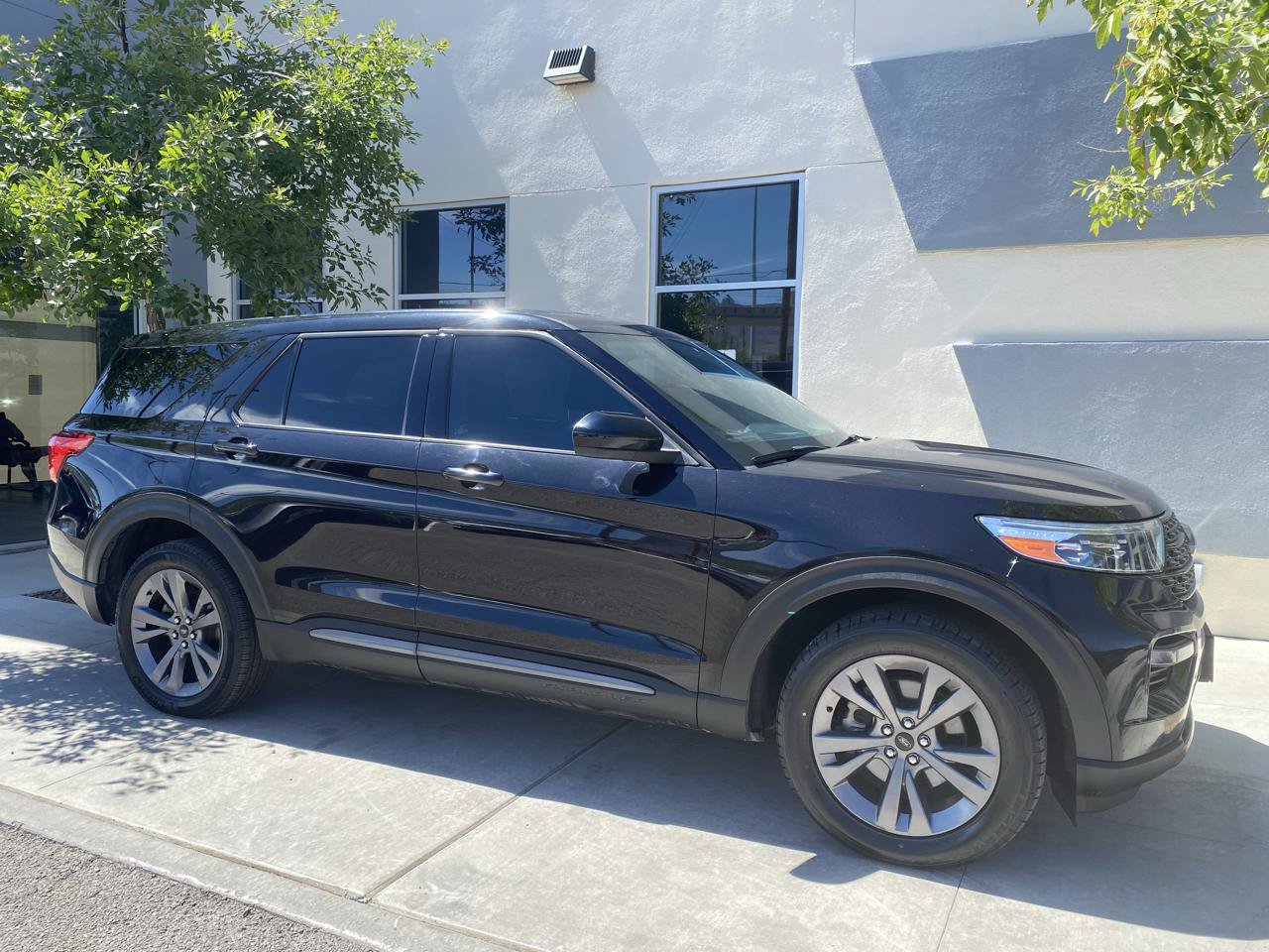 Used 2022 Ford Explorer XLT w/ Equipment Group 202A AWD/4WD image 2
