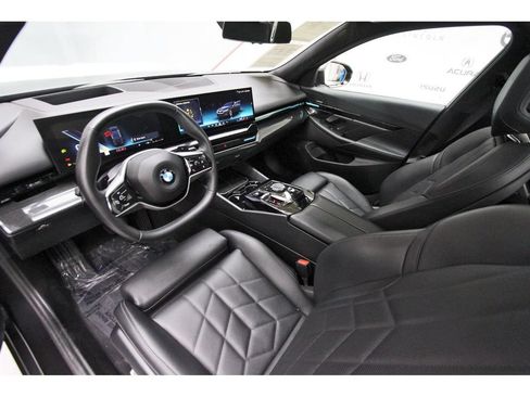 Used 2025 BMW 530i RWD image 13