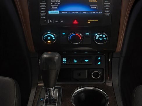 Used 2017 Chevrolet Traverse LT w/ Style and Technology Package FWD image 9