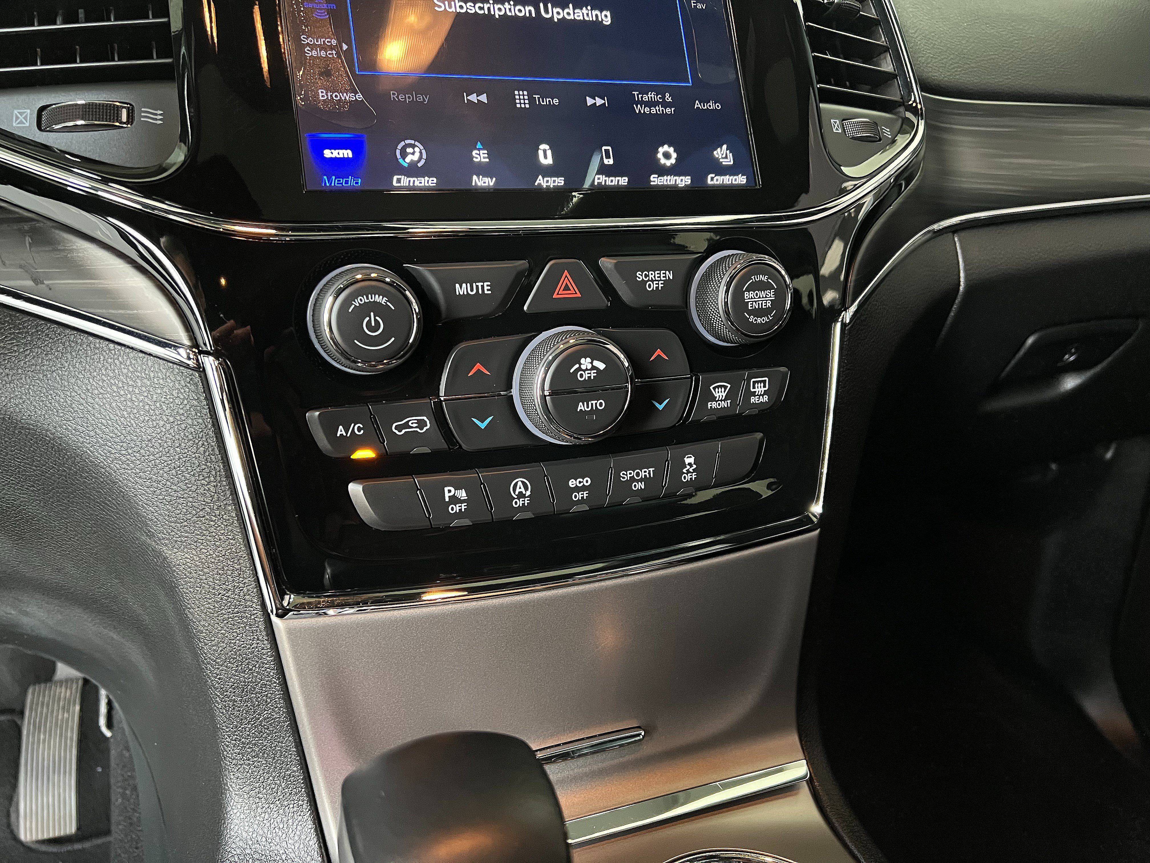 Used 2019 Jeep Grand Cherokee Limited AWD/4WD image 15
