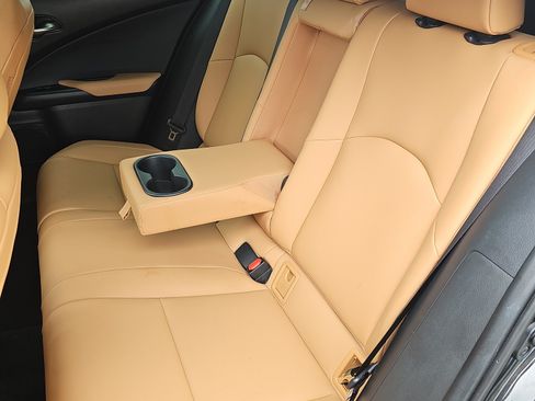Used 2024 Lexus UX 250h AWD w/ Premium Package image 15