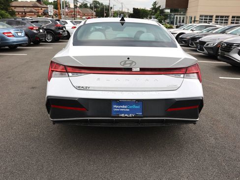 Certified 2025 Hyundai Elantra Limited FWD image 6