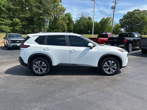 Used 2023 Nissan Rogue SV w/ SV Premium B Package FWD image 2