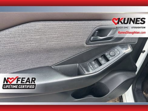 Used 2023 Nissan Rogue S image 20