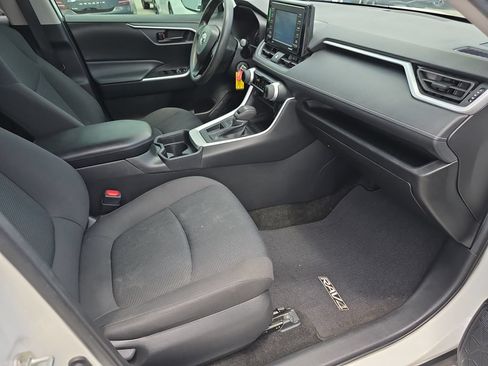 Used 2021 Toyota RAV4 LE FWD image 33