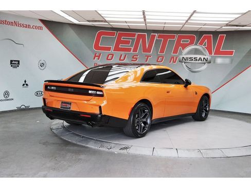 Used 2026 Dodge Charger Scat Pack w/ Blacktop Package AWD/4WD image 4