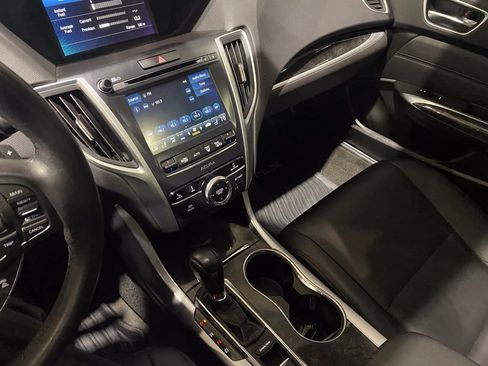 Used 2018 Acura TLX FWD image 8