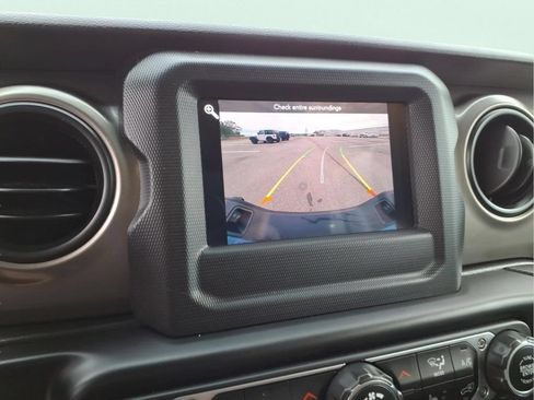 Used 2021 Jeep Gladiator Sport AWD/4WD image 29