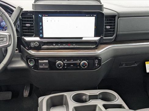 Used 2024 Chevrolet Silverado 3500 LT image 14