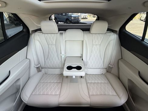 Used 2023 Buick Envision Avenir AWD/4WD image 42
