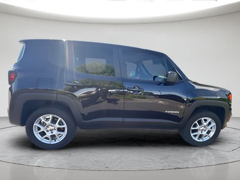 Used 2023 Jeep Renegade Latitude AWD/4WD image 4