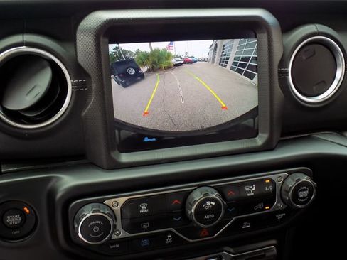 Certified 2022 Jeep Wrangler Unlimited Sahara AWD/4WD image 15