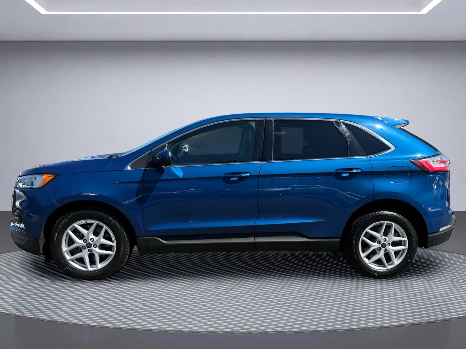 Used 2022 Ford Edge SEL AWD/4WD image 3