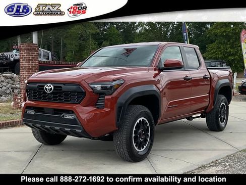 Used 2025 Toyota Tacoma TRD Off-Road AWD/4WD image 3